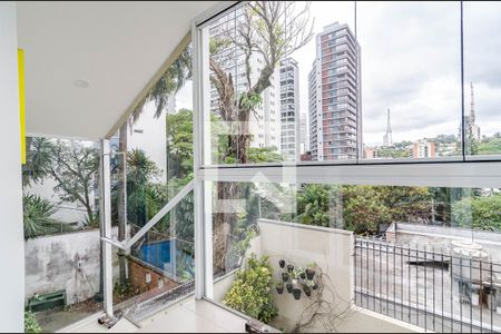 Varanda de casa à venda com 3 quartos, 300m² em Jardim das Bandeiras, São Paulo