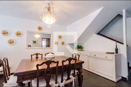 Casa à venda com 300m², 3 quartos e 2 vagasSala