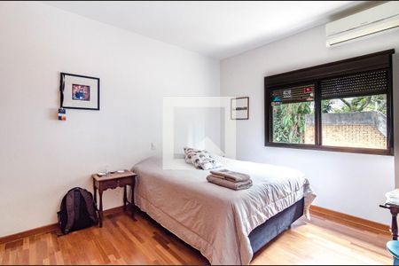 Casa à venda com 300m², 3 quartos e 2 vagasSuíte 2