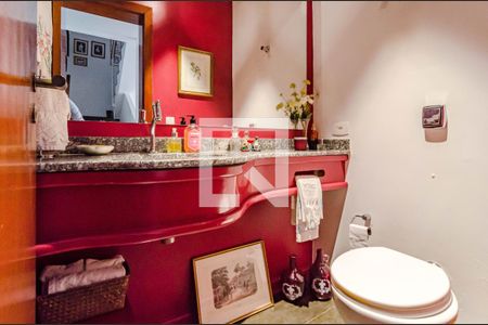 Casa à venda com 300m², 3 quartos e 2 vagasLavabo