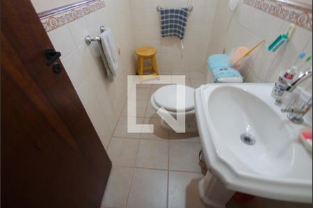 Casa à venda com 104m², 3 quartos e 2 vagas Casa à venda com 104m², 3 quartos e 2 vagasBanheiro