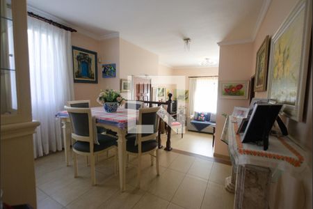 Casa à venda com 104m², 3 quartos e 2 vagas Casa à venda com 104m², 3 quartos e 2 vagasSala de jantar