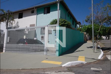 Casa à venda com 104m², 3 quartos e 2 vagas Casa à venda com 104m², 3 quartos e 2 vagasFachada