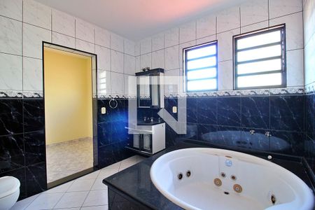 Casa à venda com 320m², 5 quartos e 10 vagasBanheiro da Suíte