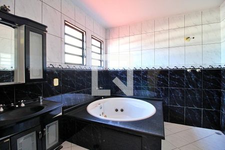 Casa à venda com 320m², 5 quartos e 10 vagasBanheiro da Suíte