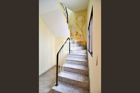 Casa à venda com 320m², 5 quartos e 10 vagasEscada
