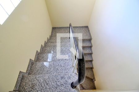 Casa à venda com 320m², 5 quartos e 10 vagasEscada