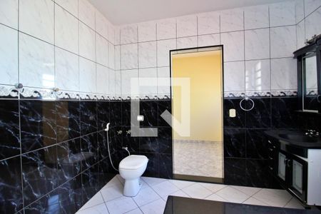Casa à venda com 320m², 5 quartos e 10 vagasBanheiro da Suíte