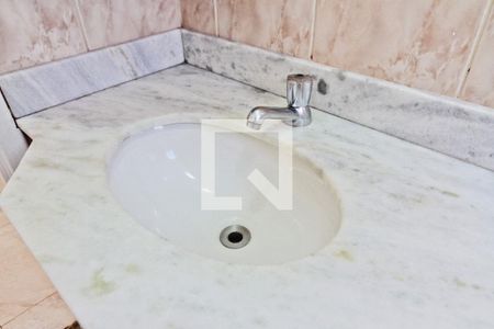 Banheiro de apartamento para alugar com 3 quartos, 72m² em Vila Palmeiras, São Paulo