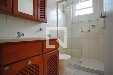 Banheiro de apartamento para alugar com 1 quarto, 58m² em Petrópolis, Porto Alegre