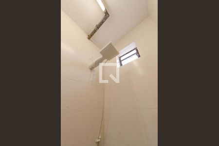 Banheiro de kitnet/studio para alugar com 1 quarto, 25m² em Caiçaras, Belo Horizonte
