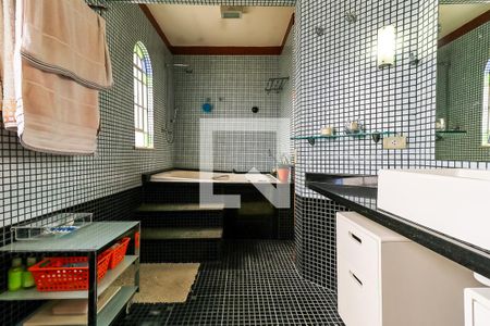 Casa à venda com 470m², 4 quartos e 2 vagas Casa à venda com 470m², 4 quartos e 2 vagasBanheiro Suíte 4