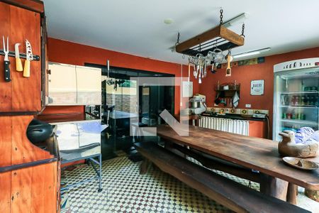 Casa à venda com 470m², 4 quartos e 2 vagas Casa à venda com 470m², 4 quartos e 2 vagasSalão