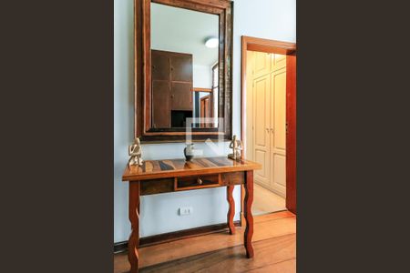 Casa à venda com 470m², 4 quartos e 2 vagas Casa à venda com 470m², 4 quartos e 2 vagasHall Suítes