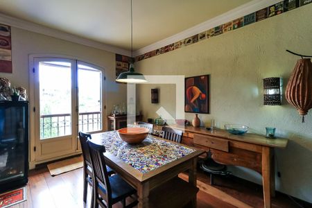 Casa à venda com 470m², 4 quartos e 2 vagas Casa à venda com 470m², 4 quartos e 2 vagasSala de Jantar