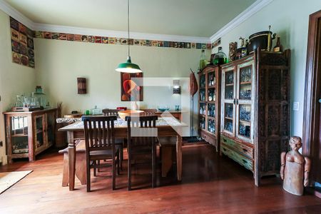 Casa à venda com 470m², 4 quartos e 2 vagas Casa à venda com 470m², 4 quartos e 2 vagasSala de Jantar