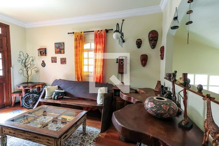 Casa à venda com 470m², 4 quartos e 2 vagas Casa à venda com 470m², 4 quartos e 2 vagasSala de Jantar