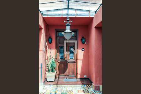 Casa à venda com 470m², 4 quartos e 2 vagas Casa à venda com 470m², 4 quartos e 2 vagasEntrada