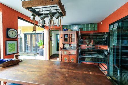 Casa à venda com 470m², 4 quartos e 2 vagas Casa à venda com 470m², 4 quartos e 2 vagasSalão