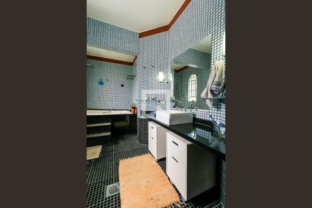 Casa à venda com 470m², 4 quartos e 2 vagas Casa à venda com 470m², 4 quartos e 2 vagasBanheiro Suíte 4