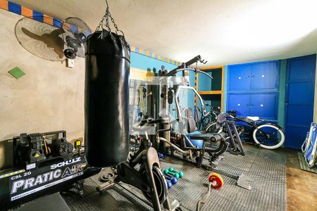 Casa à venda com 470m², 4 quartos e 2 vagas Casa à venda com 470m², 4 quartos e 2 vagasAcademia