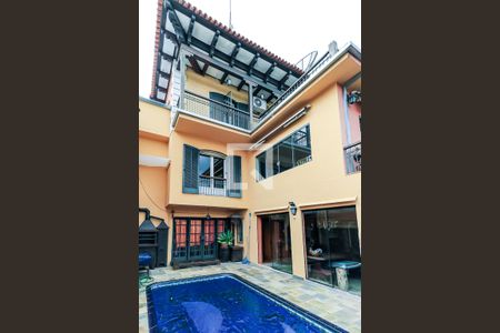 Casa à venda com 470m², 4 quartos e 2 vagas Casa à venda com 470m², 4 quartos e 2 vagasPiscina