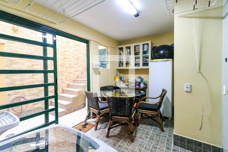 Casa à venda com 470m², 4 quartos e 2 vagas Casa à venda com 470m², 4 quartos e 2 vagasÁrea de Serviço