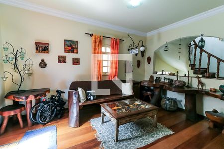 Casa à venda com 470m², 4 quartos e 2 vagas Casa à venda com 470m², 4 quartos e 2 vagasSala de Visitas