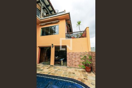 Casa à venda com 470m², 4 quartos e 2 vagas Casa à venda com 470m², 4 quartos e 2 vagasPiscina