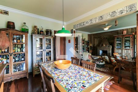 Casa à venda com 470m², 4 quartos e 2 vagas Casa à venda com 470m², 4 quartos e 2 vagasSala de Jantar