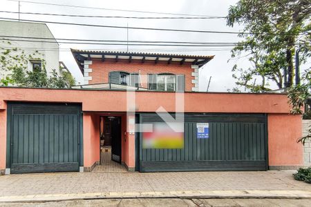 Casa à venda com 470m², 4 quartos e 2 vagas Casa à venda com 470m², 4 quartos e 2 vagasFachada