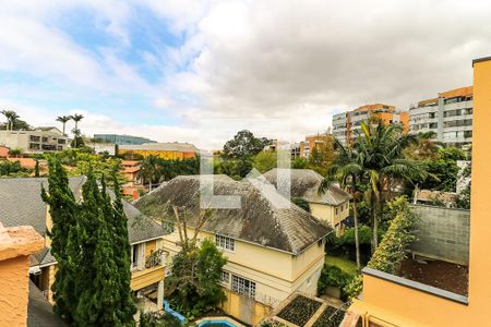Casa à venda com 470m², 4 quartos e 2 vagas Casa à venda com 470m², 4 quartos e 2 vagasVista