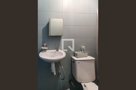 Casa à venda com 470m², 4 quartos e 2 vagas Casa à venda com 470m², 4 quartos e 2 vagasÁrea de Serviço - Banheiro