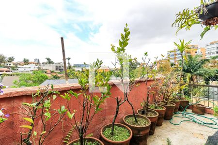 Casa à venda com 470m², 4 quartos e 2 vagas Casa à venda com 470m², 4 quartos e 2 vagasJardim