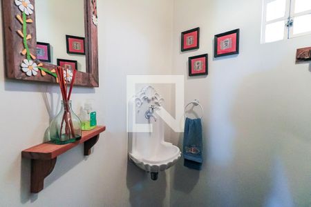 Casa à venda com 470m², 4 quartos e 2 vagas Casa à venda com 470m², 4 quartos e 2 vagasLavabo