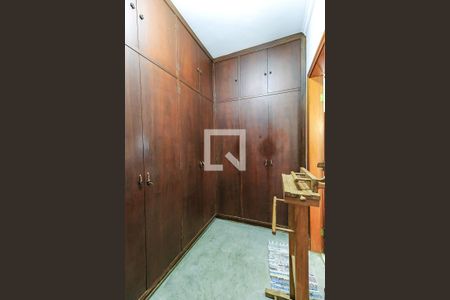 Casa à venda com 470m², 4 quartos e 2 vagas Casa à venda com 470m², 4 quartos e 2 vagasSuíte 4