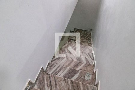 Casa à venda com 150m², 3 quartos e 2 vagasEscada