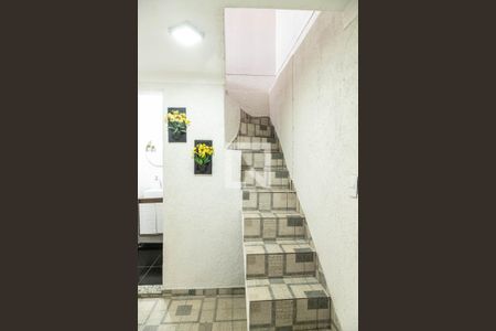 Casa à venda com 150m², 3 quartos e 2 vagasEscada