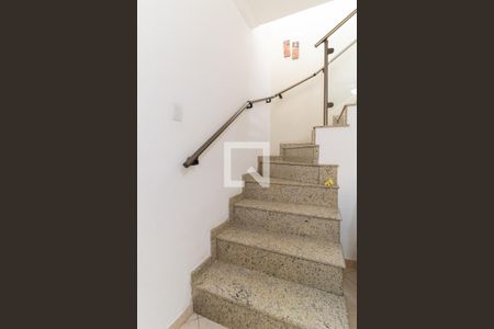 Escada de casa à venda com 3 quartos, 112m² em Sacomã, São Paulo