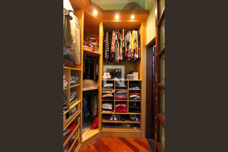 Casa à venda com 226m², 3 quartos e 5 vagasCloset