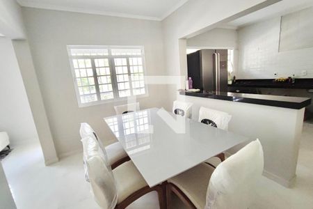 Casa à venda com 350m², 3 quartos e 4 vagas Casa à venda com 350m², 3 quartos e 4 vagasSala de Jantar