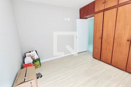 Casa à venda com 350m², 3 quartos e 4 vagas Casa à venda com 350m², 3 quartos e 4 vagasQuarto 2