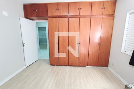 Casa à venda com 350m², 3 quartos e 4 vagas Casa à venda com 350m², 3 quartos e 4 vagasQuarto 2