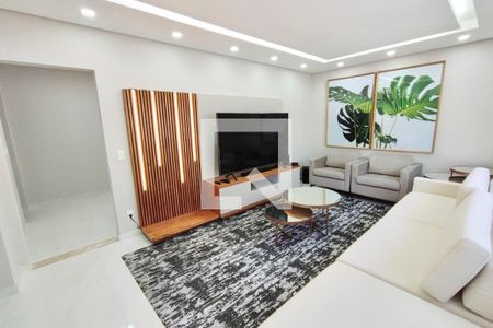 Casa à venda com 350m², 3 quartos e 4 vagas Casa à venda com 350m², 3 quartos e 4 vagasSala