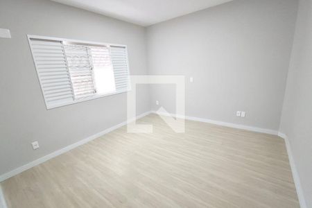 Casa à venda com 350m², 3 quartos e 4 vagas Casa à venda com 350m², 3 quartos e 4 vagasQuarto Suíte