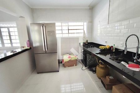 Casa à venda com 350m², 3 quartos e 4 vagas Casa à venda com 350m², 3 quartos e 4 vagasCozinha