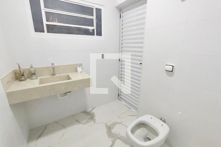 Casa à venda com 350m², 3 quartos e 4 vagas Casa à venda com 350m², 3 quartos e 4 vagasBanheiro de Serviço