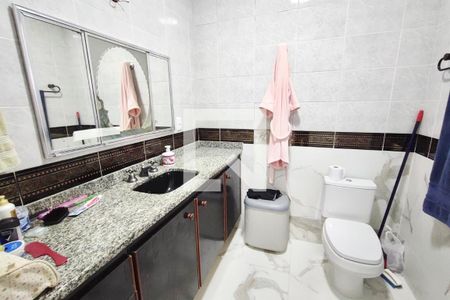 Casa à venda com 350m², 3 quartos e 4 vagas Casa à venda com 350m², 3 quartos e 4 vagasBanheiro da Suíte