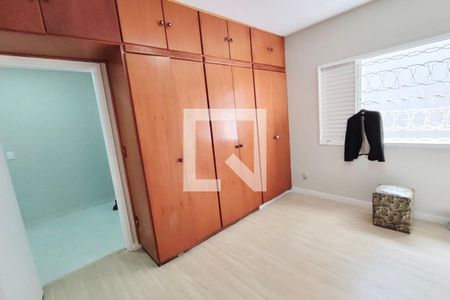 Casa à venda com 350m², 3 quartos e 4 vagas Casa à venda com 350m², 3 quartos e 4 vagasQuarto 2