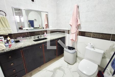 Casa à venda com 350m², 3 quartos e 4 vagas Casa à venda com 350m², 3 quartos e 4 vagasBanheiro da Suíte